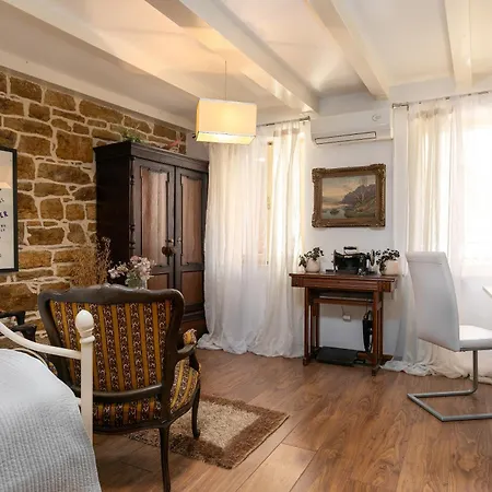 Duplex Camelia In Charming Old Town Apartment Rovinj
