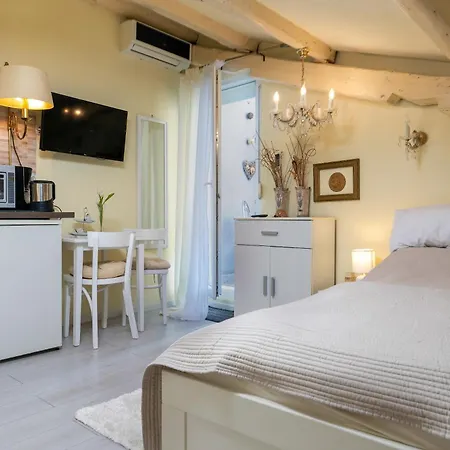 Duplex Camelia In Charming Old Town Apartment